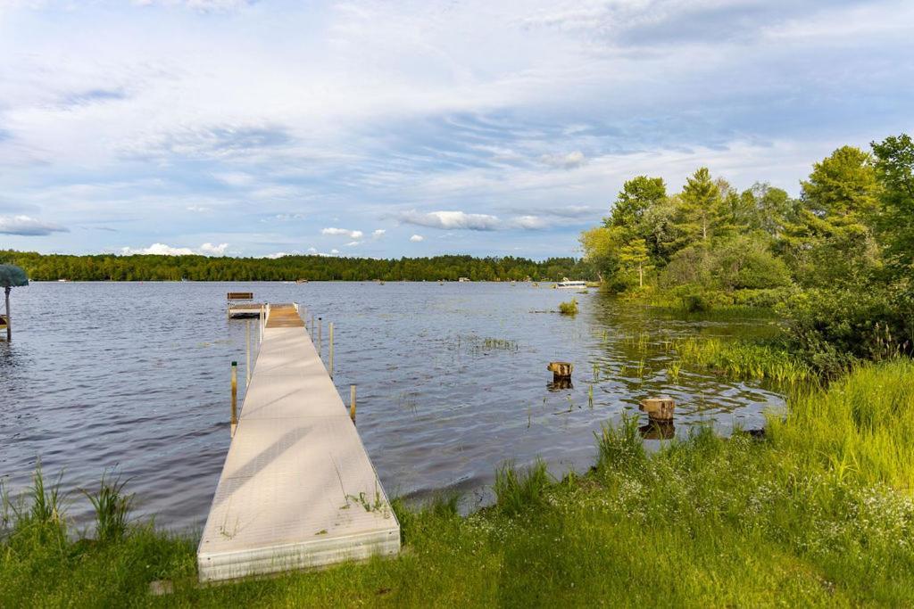Twelve Pines Resort - South Lodge With Private Pier On Catfish Lake Eagle River Buitenkant foto