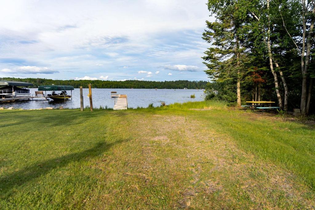 Twelve Pines Resort - South Lodge With Private Pier On Catfish Lake Eagle River Buitenkant foto